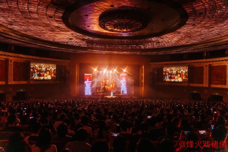 “第四届香山文艺之夜于北京盛大举行”