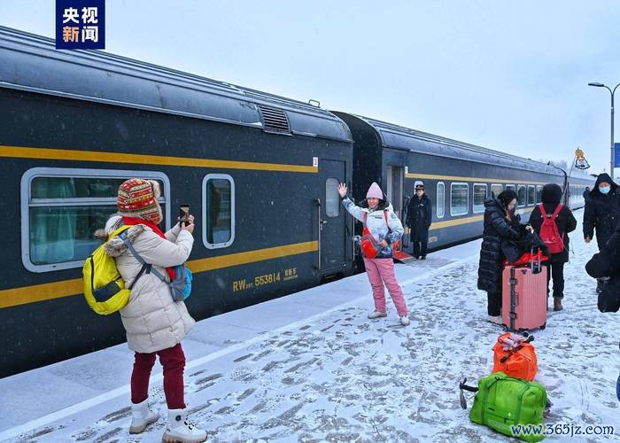 黑龙江首开冰雪环线旅游专列