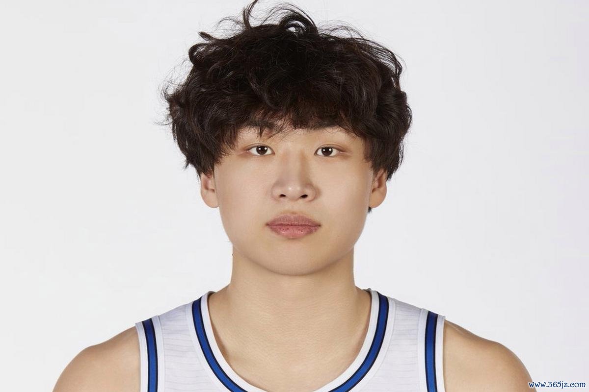 齐麟砍18分新疆胜江苏 皮特森28分劳森贡献12+12