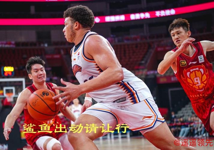 上海男篮主场战胜深圳队，大鲨鱼再次收获主场胜利