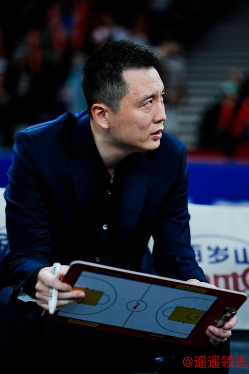 上海男篮取得两连胜！转型教练后，卢伟的理念为何变了？