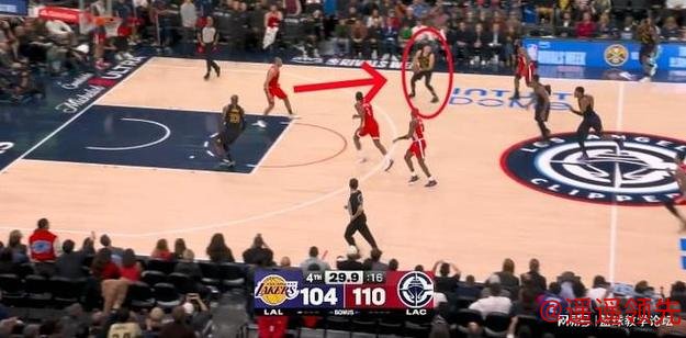 摧毁湖人！怒砍18分19篮板！这才是洛杉矶第一中锋